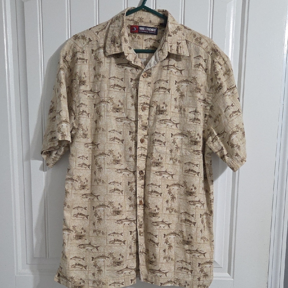 Men's Beige Fish Print Reel Legends Button Up Shirt Size Medium
